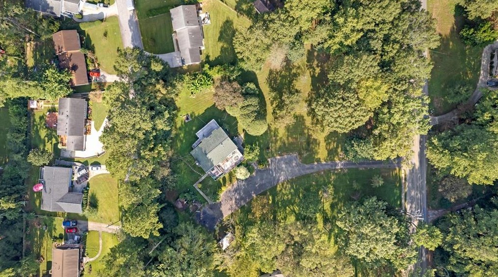 1703 Snapfinger Rd, Decatur GA  30032-6101 exterior