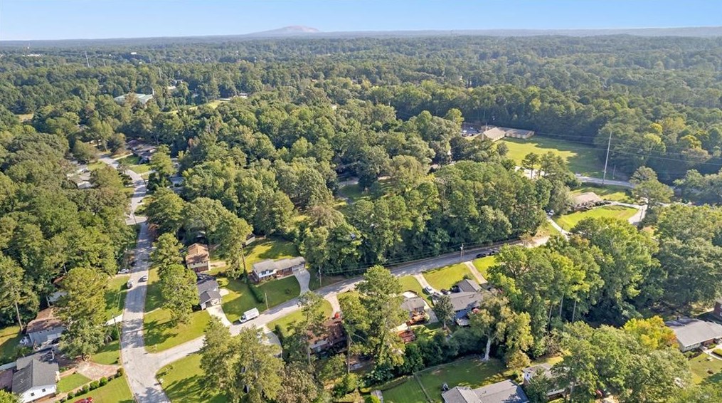 1703 Snapfinger Rd, Decatur GA  30032-6101 exterior