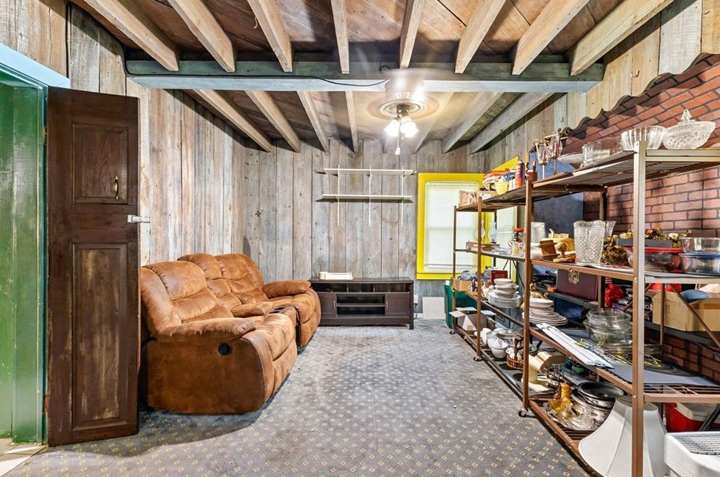 1703 Snapfinger Rd, Decatur GA  30032-6101 exterior