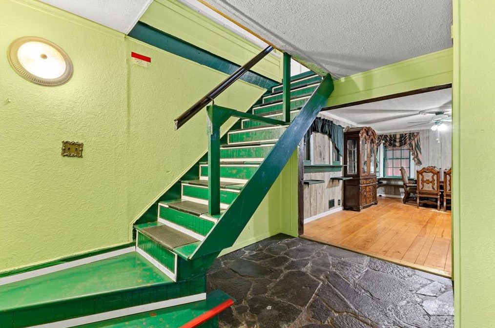 1703 Snapfinger Rd, Decatur GA  30032-6101 exterior