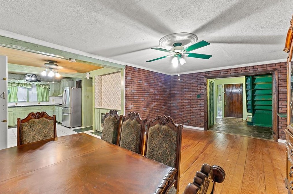 1703 Snapfinger Rd, Decatur GA  30032-6101 exterior