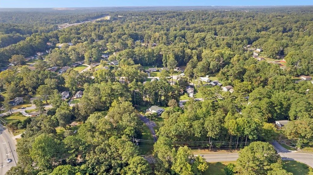 1703 Snapfinger Rd, Decatur GA  30032-6101 exterior