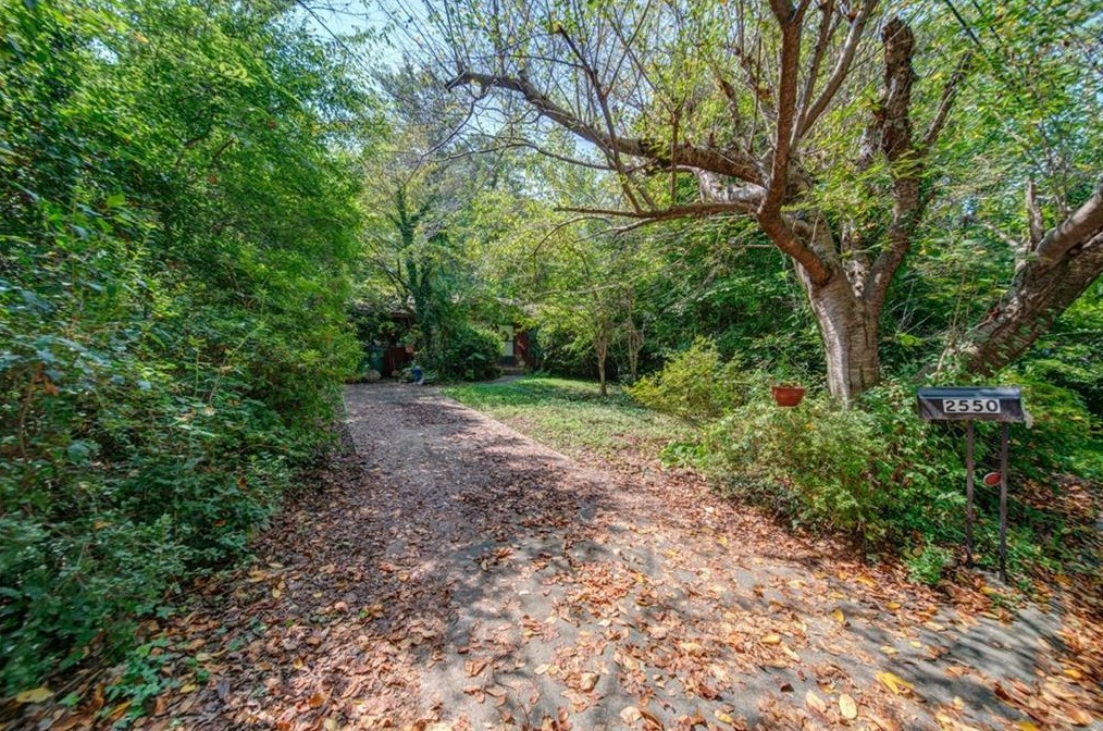 2550 Carolyn Dr, Smyrna GA  30080-2551 exterior