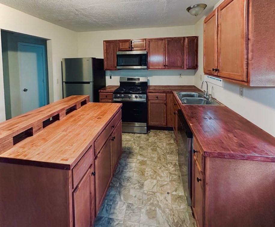 1337 Mill Lake Cir, Stone Mountain, GA 30088