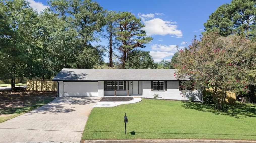 620 Rocky Creek Dr, Roswell, GA 30075-3732
