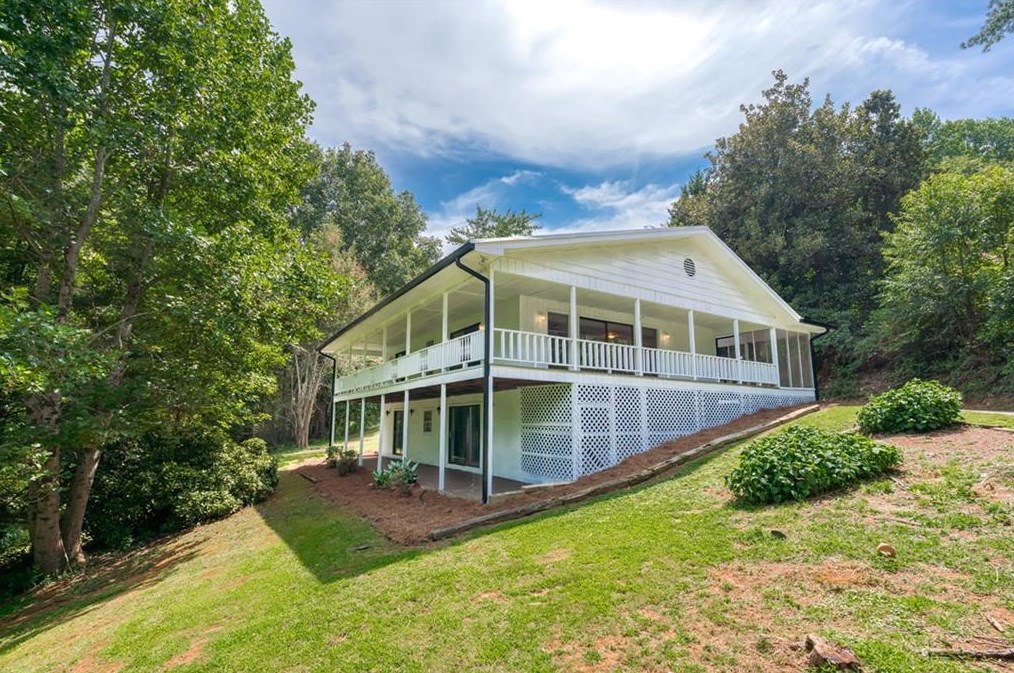 626 Hidden Valley Dr, Demorest, GA 30535