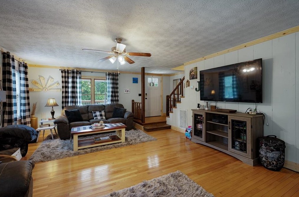 152 Timms Loop, Calhoun GA  30701-4533 exterior