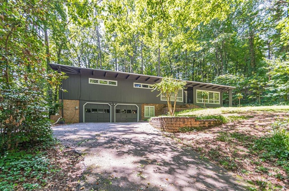 5273 Oxbow Rd, Stone Mountain, GA 30087-1222