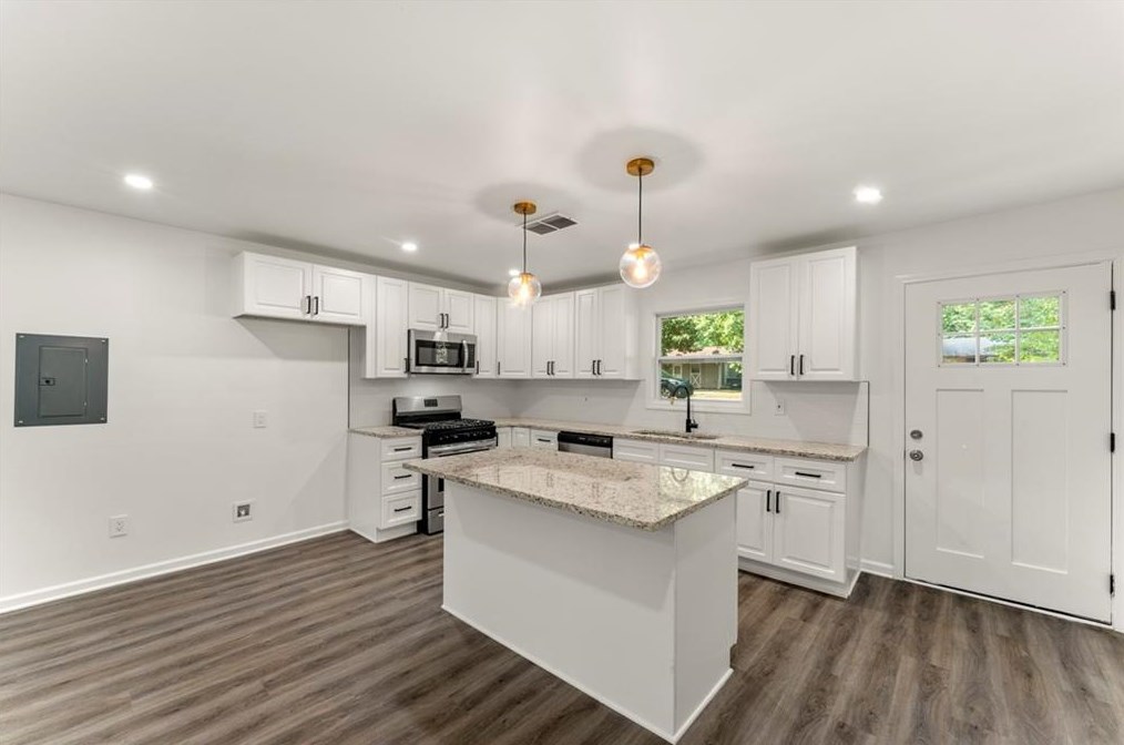 1726 Austin Rd, Decatur GA  30032-4807 exterior