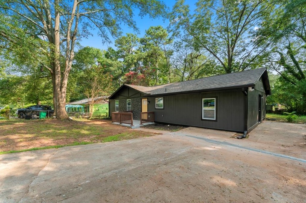 1726 Austin Rd, Decatur GA  30032-4807 exterior