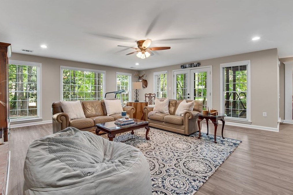 10825 Centennial Dr, Alpharetta GA 30022-4924 exterior