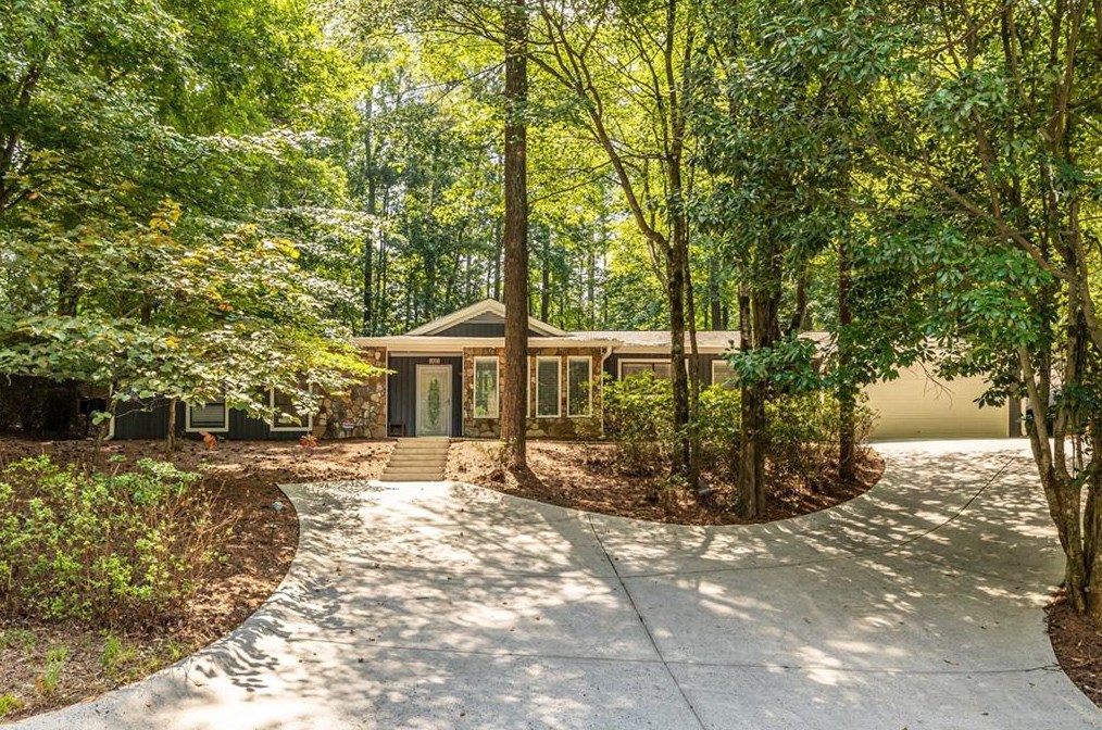 1885 Branch Valley Dr, Roswell, GA 30076-3010