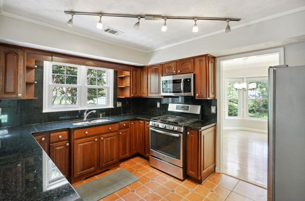 3071 Maple Ln, Alpharetta GA 30009-1579 exterior