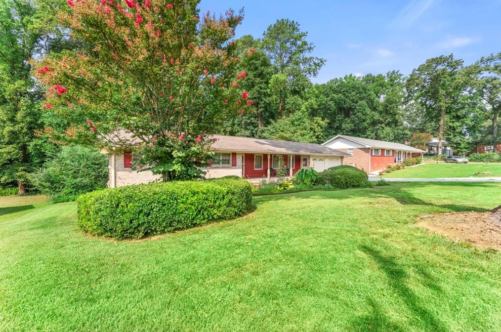 5666 Bob White Cir Nw, Lilburn, GA 30047
