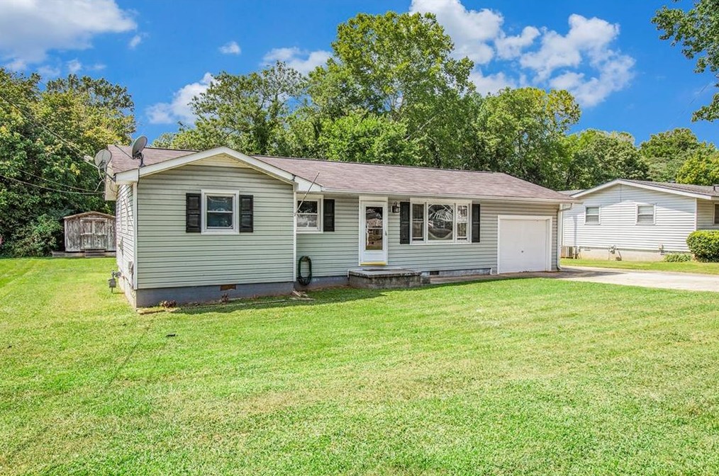 305 Garden Ave Se, Lindale, GA 30147