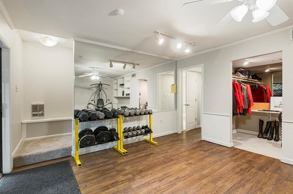 522 Sutters Pt, Atlanta GA  30328-5267 exterior