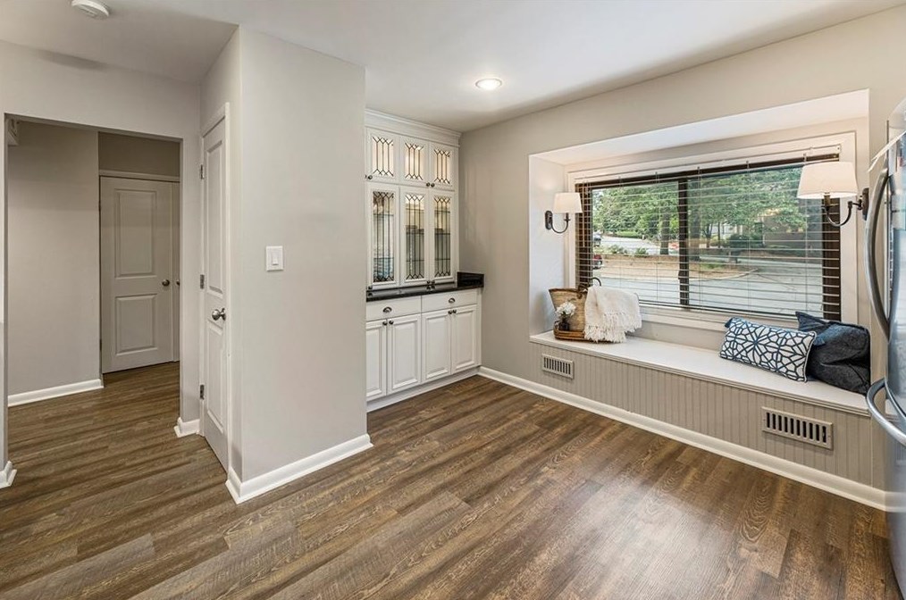 522 Sutters Pt, Atlanta GA  30328-5267 exterior