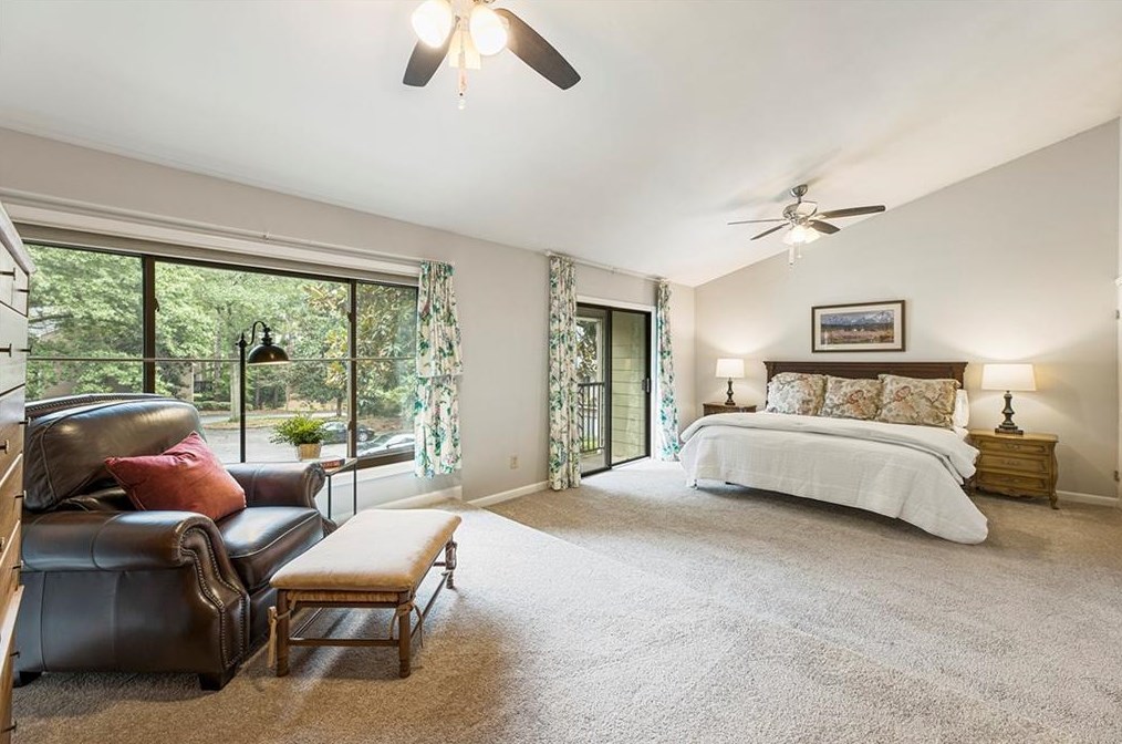 522 Sutters Pt, Atlanta GA  30328-5267 exterior