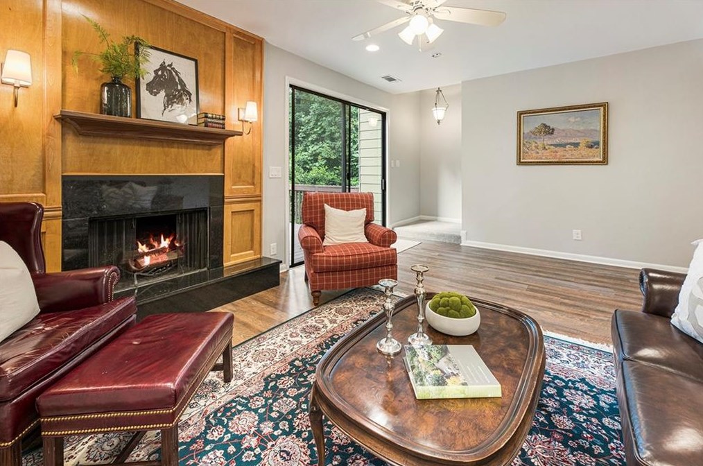 522 Sutters Pt, Atlanta GA  30328-5267 exterior
