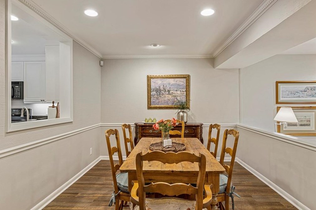 522 Sutters Pt, Atlanta GA  30328-5267 exterior