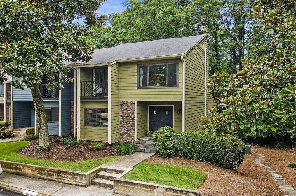 522 Sutters Pt, Atlanta GA  30328-5267 exterior