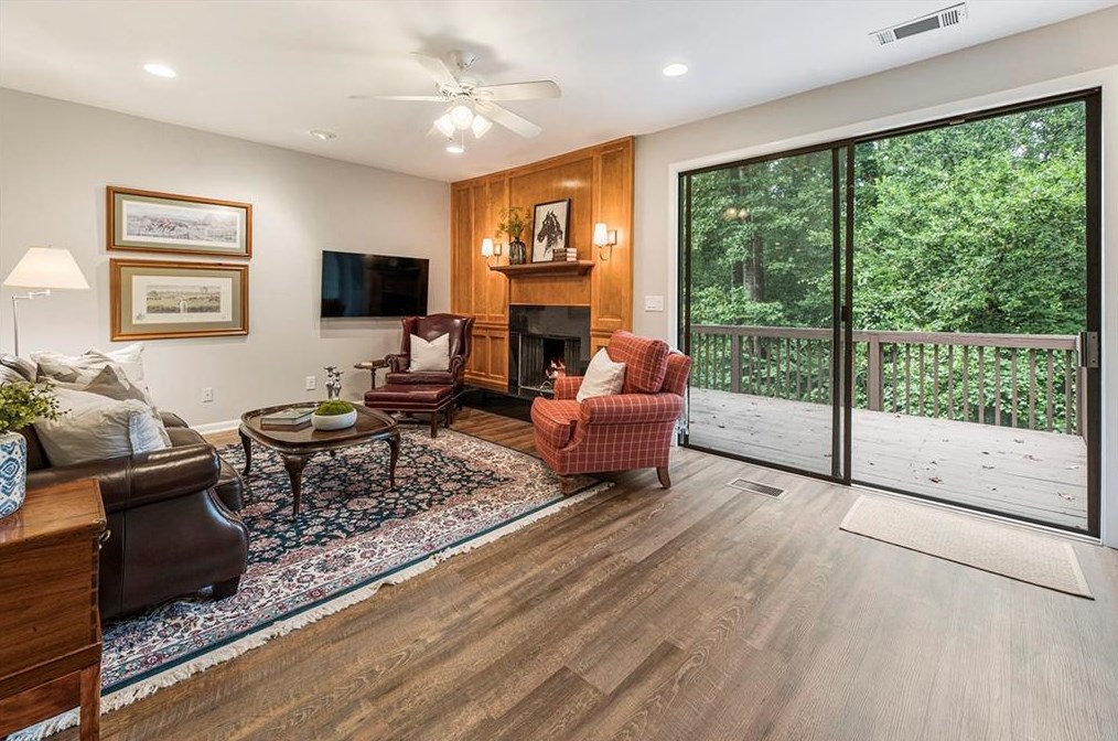 522 Sutters Pt, Atlanta GA  30328-5267 exterior