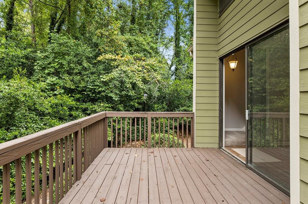 522 Sutters Pt, Atlanta GA  30328-5267 exterior