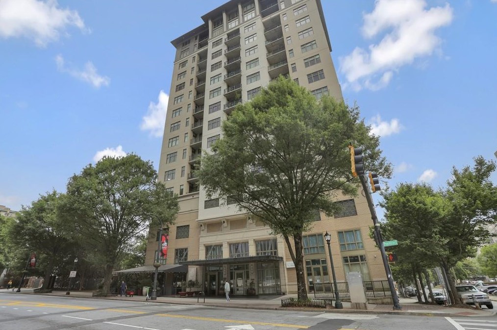 565 Peachtree St, Atlanta GA  30308-3511 exterior