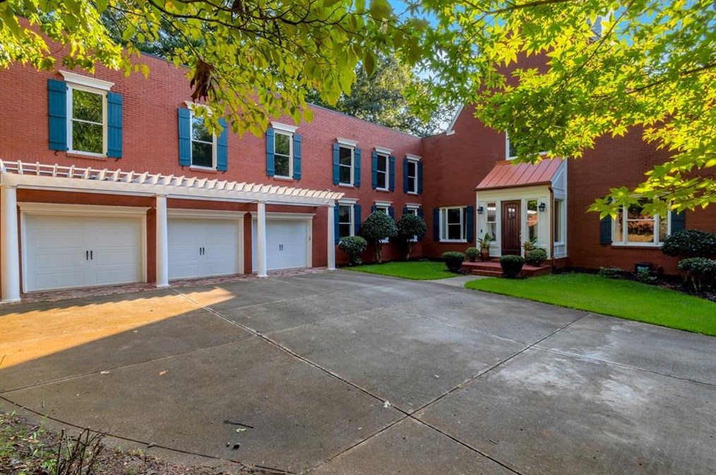 160 Stone Pond Ln, Alpharetta, GA 30022-5542