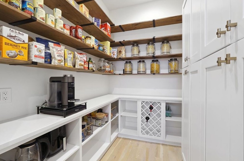 432 Pharr Rd, Decatur GA  30030-4426 exterior