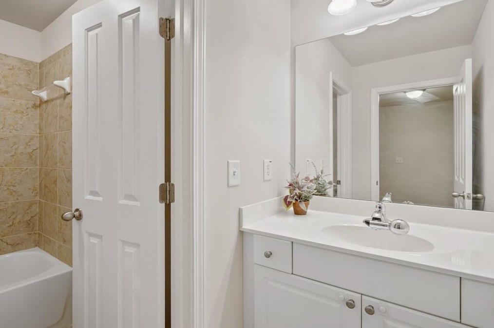 1404 Ruffner Ln, Lawrenceville GA  30043-8197 exterior