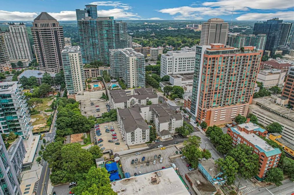 1074 Peachtree Walk, Atlanta GA  30309-3925 exterior