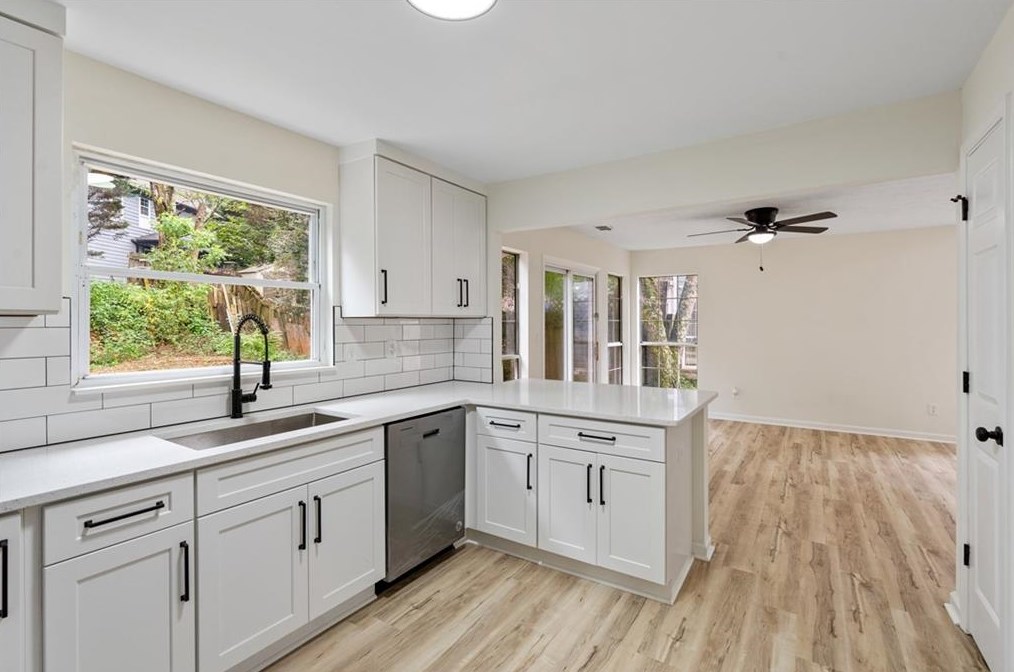 1304 Strasbourg Ct, Norcross, GA 30093-3083