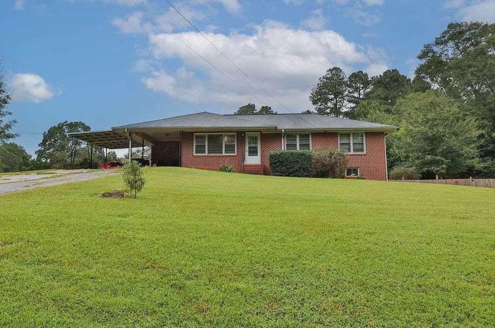 281 Lakeview Dr, Winder, GA 30680-3934
