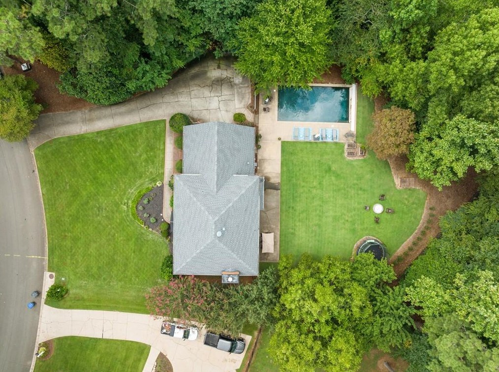 155 Oak Knoll Way, Roswell, GA 30075-2355
