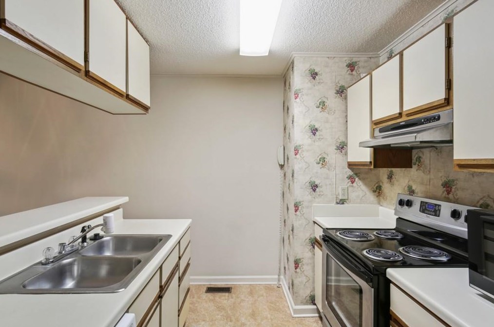 1098 Creatwood Pl, Smyrna GA  30080-8214 exterior