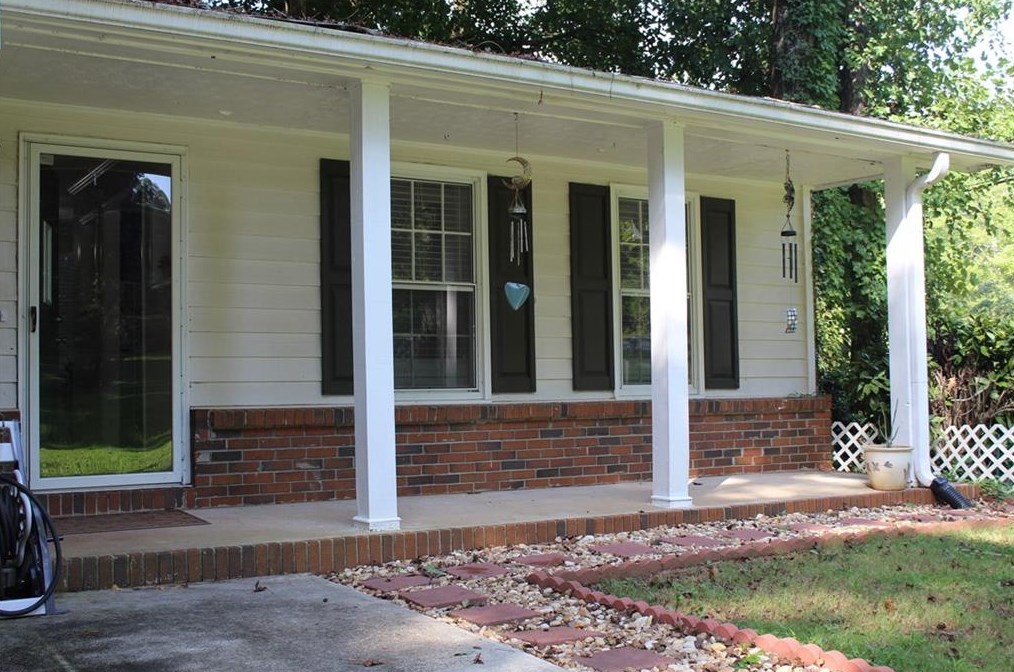 725 Catherine Dr, Lawrenceville, GA 30044-5824