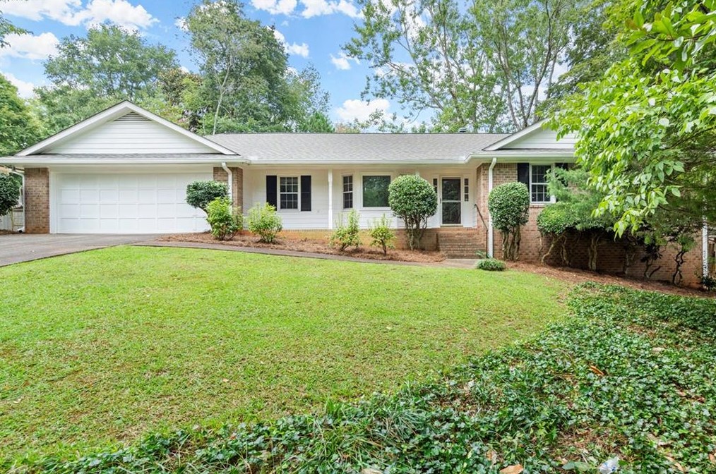 435 Knoll Woods Dr, Roswell, GA 30075-3410