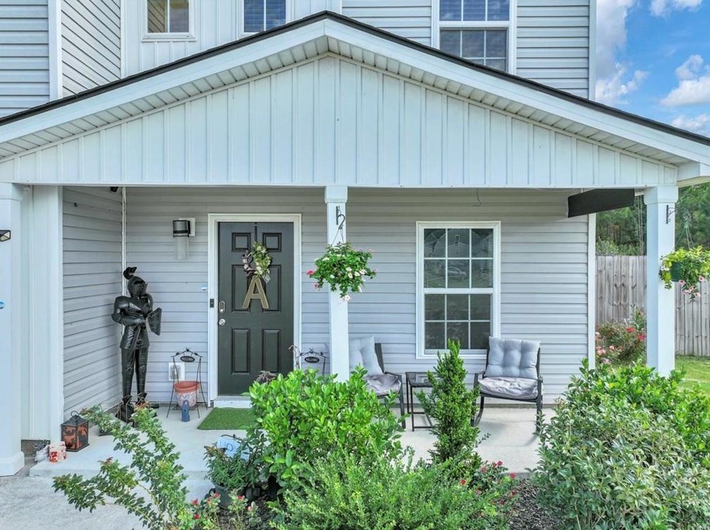 803 Riverside Dr, Calhoun GA  30701-5408 exterior