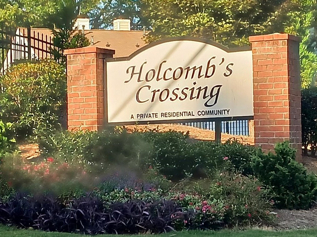 179 High Creek Dr, Roswell, GA 30076-2064