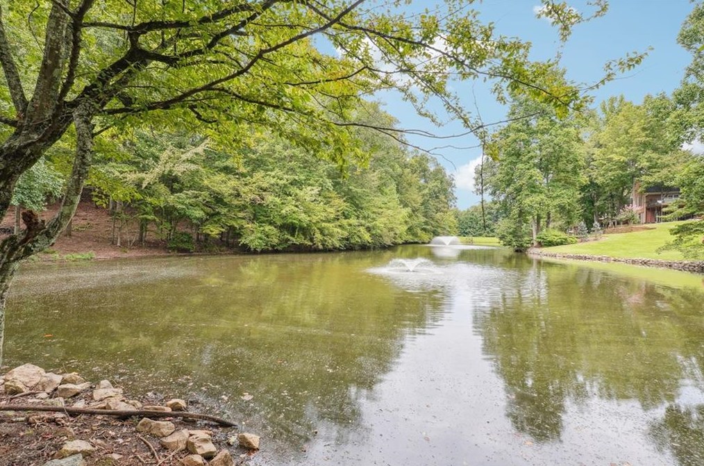 10455 Centennial Dr, Alpharetta GA  30022-5768 exterior