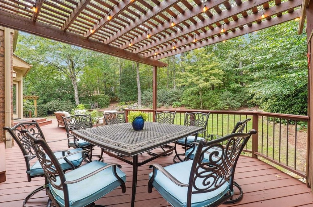 10455 Centennial Dr, Alpharetta GA  30022-5768 exterior