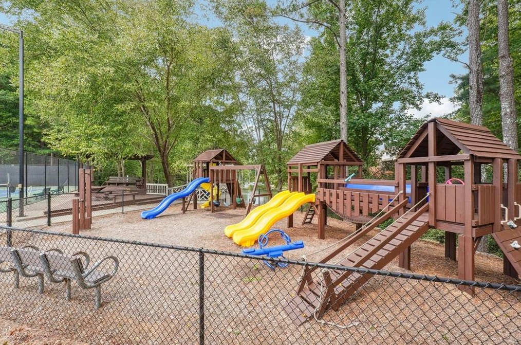 10455 Centennial Dr, Alpharetta GA  30022-5768 exterior