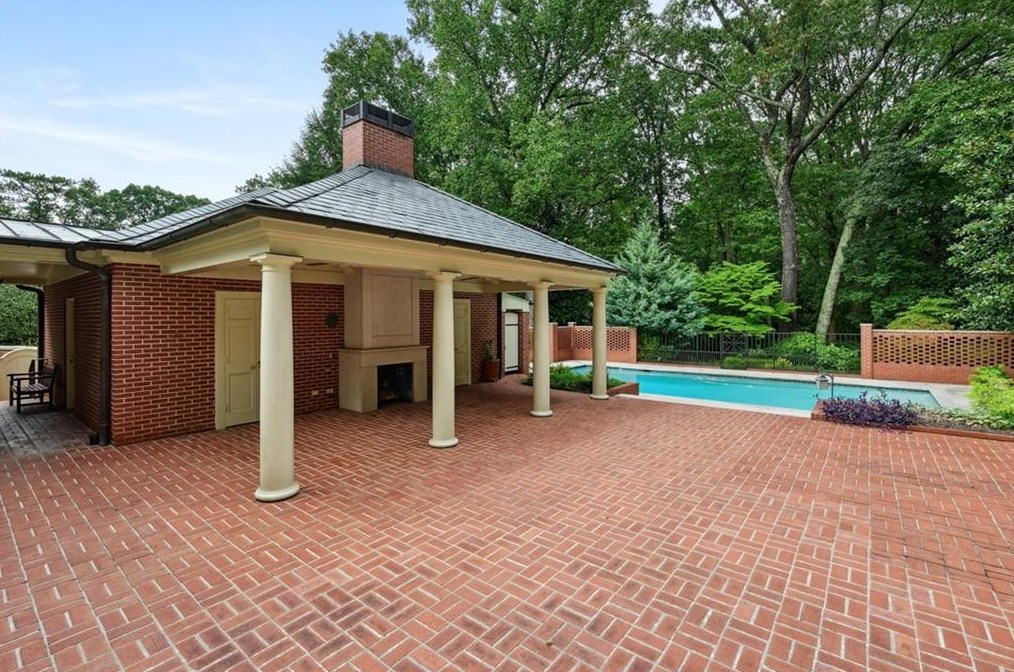 3543 Woodhaven Rd, Atlanta GA  30305-1010 exterior