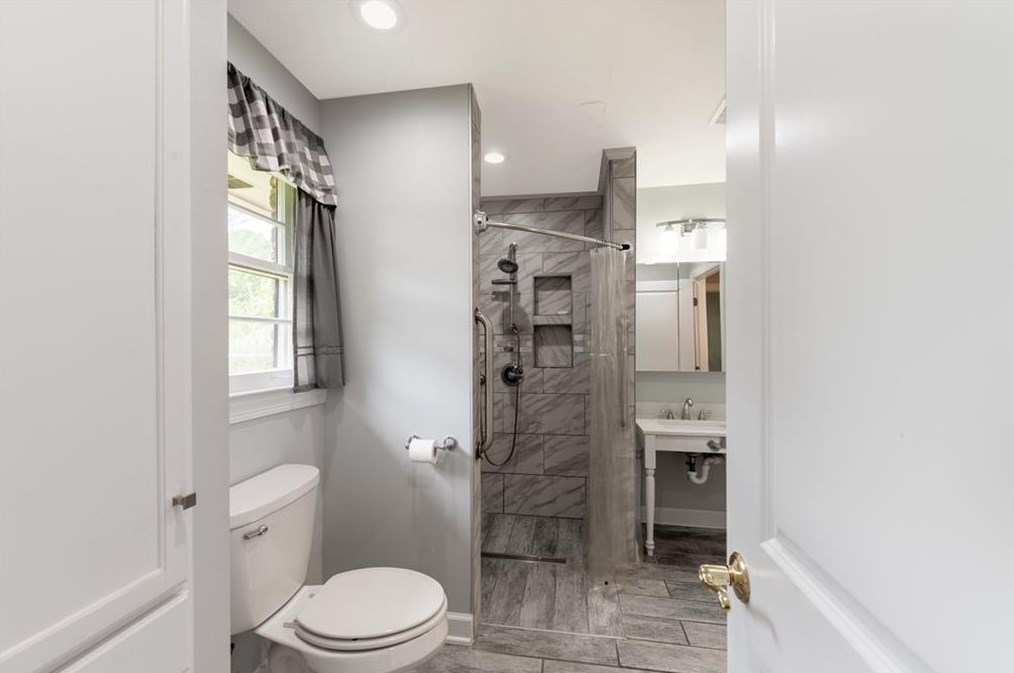 2479 Harrington Dr, Decatur GA  30033-4903 exterior