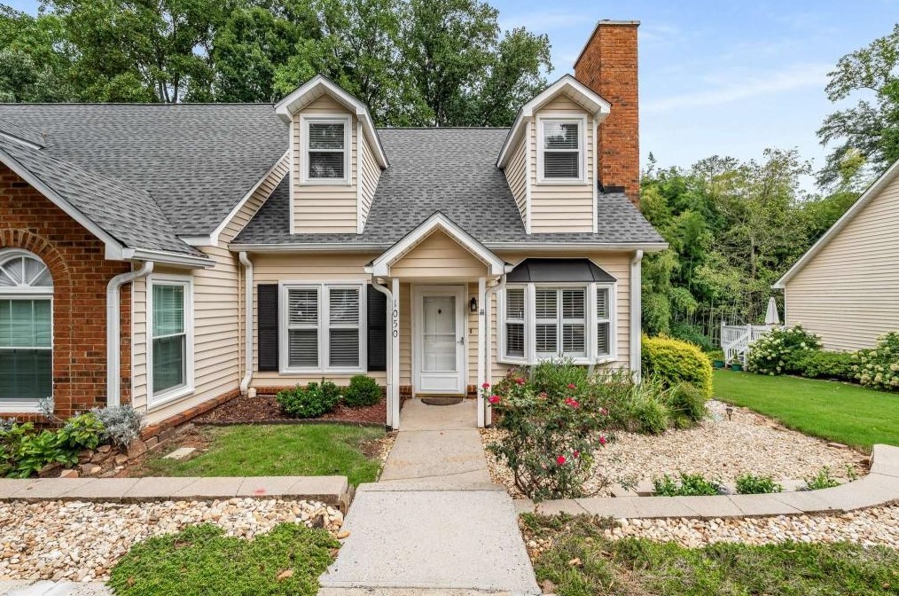 1050 Sasha Ln, Roswell, GA 30075-3652