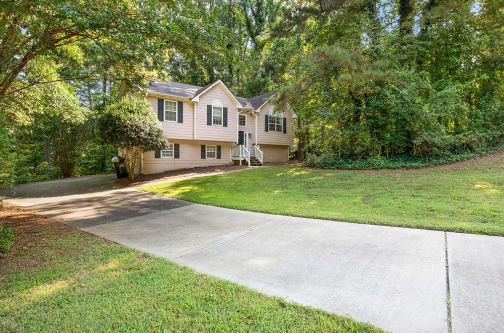 580 Remington Ln, Acworth, GA 30101-8229