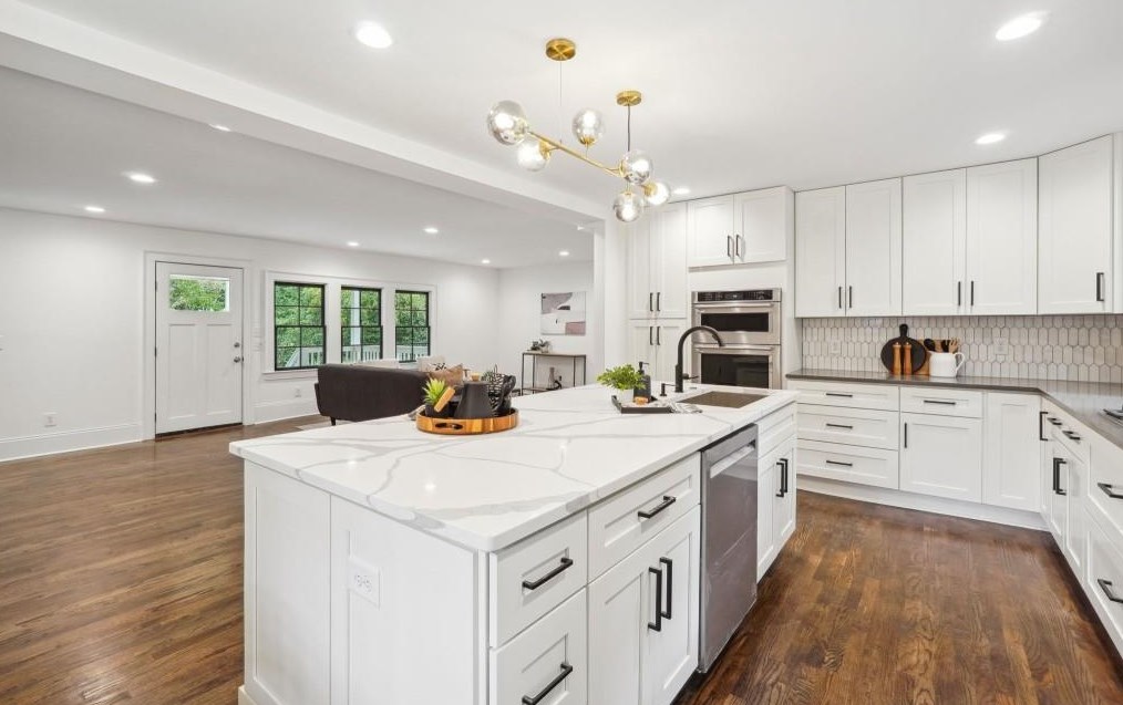 1308 Deerwood Dr, Decatur GA  30030-4512 exterior