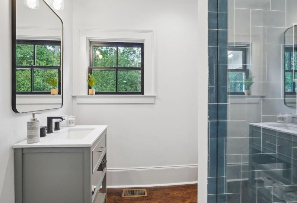 1308 Deerwood Dr, Decatur GA  30030-4512 exterior