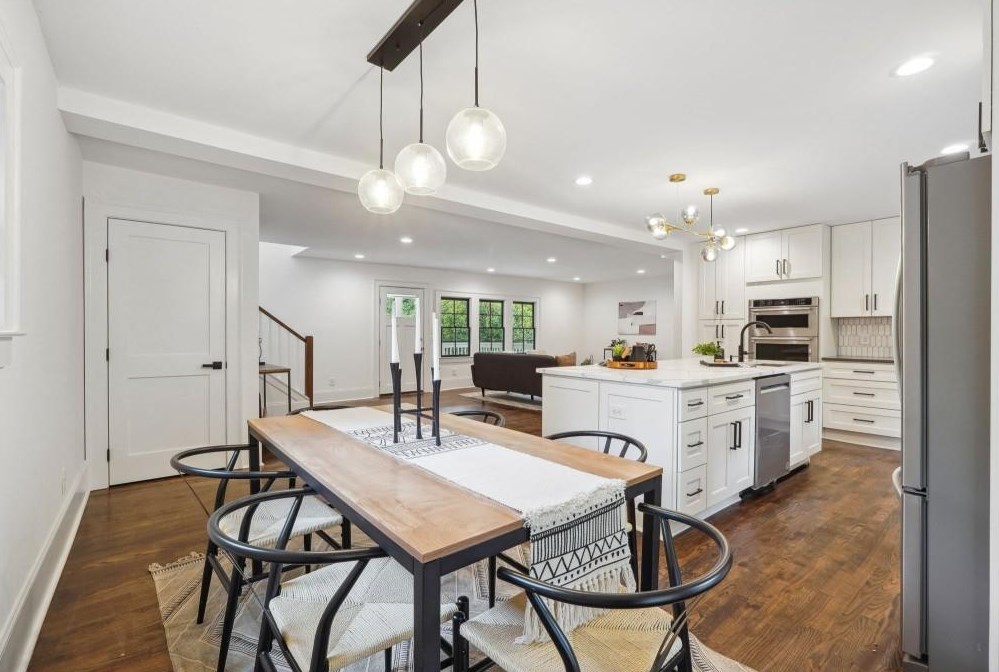 1308 Deerwood Dr, Decatur GA  30030-4512 exterior